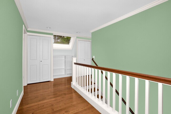 Building Photo - Luxury 3-bedroom Kirkland Bungalow