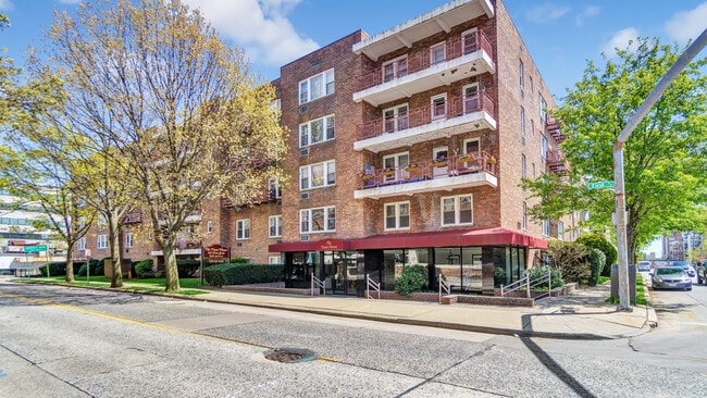 Building Photo - The Town House