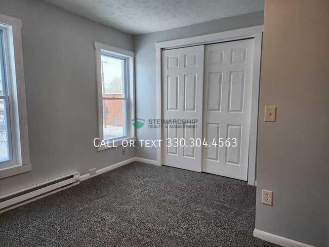 Building Photo - 406 1st St SE