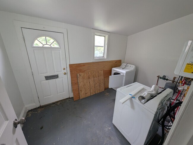 Building Photo - 1111 Adriatic Ave