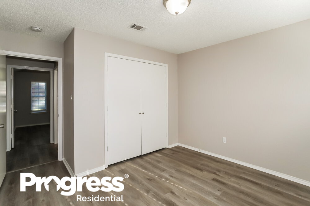 Building Photo - 1201 Cardinal Oaks Dr