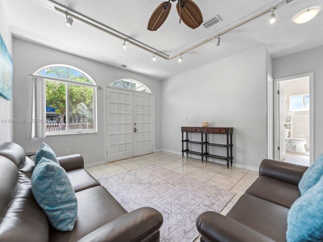 Building Photo - 6 SE Marlin Ave