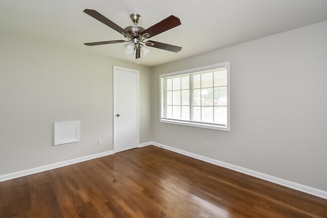 Building Photo - 4521 Tammy Ln