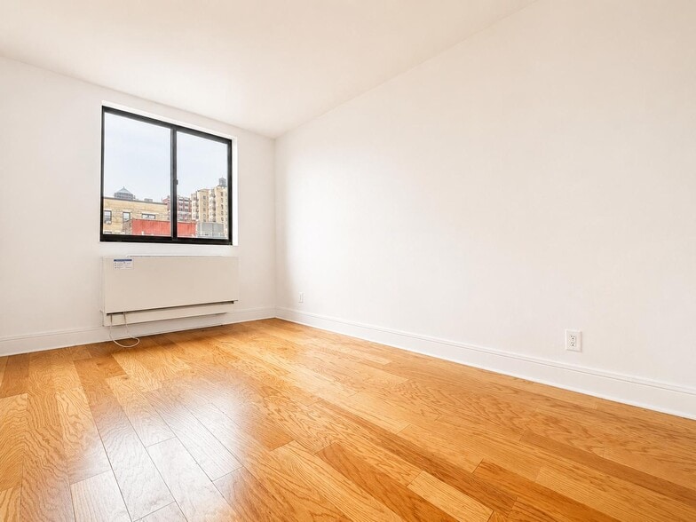 Building Photo - 323 W 96th St