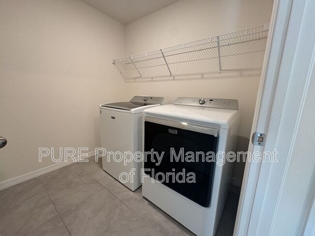 Building Photo - 618 SE 65th Terrace