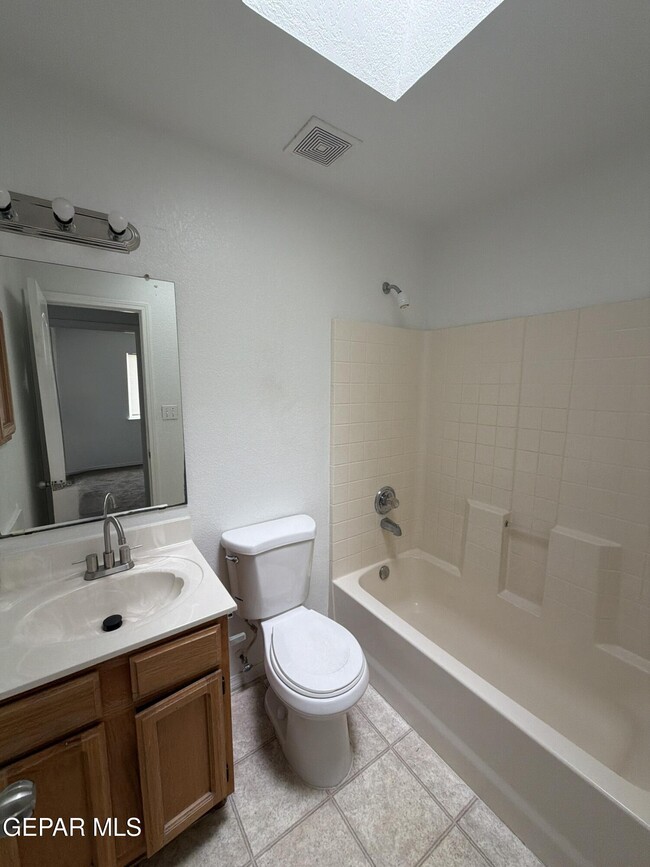 Building Photo - 12501 Sombra Fuerte Dr