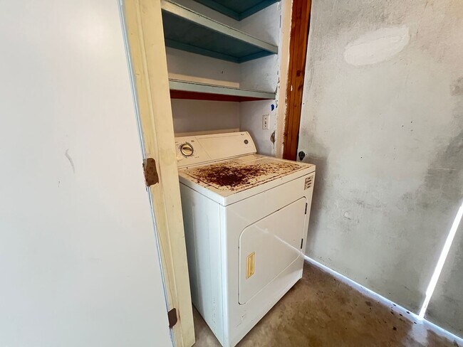 Building Photo - Charming Deltona Lakes Home!