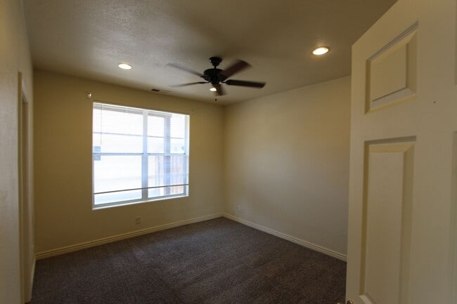 Building Photo - $500 Off Move-In Special – Spacious 4-Bed ...