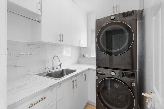 Building Photo - Winged Foot Drive, Hialeah, FL 33015 - 4 B...