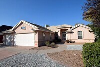 Building Photo - 3 Bedroom, 2 bath, 2 living areas, La Cueva area