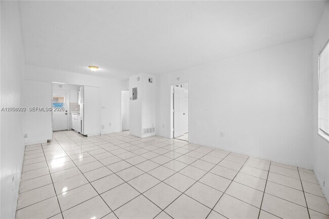 Building Photo - 2072 NE 169th St