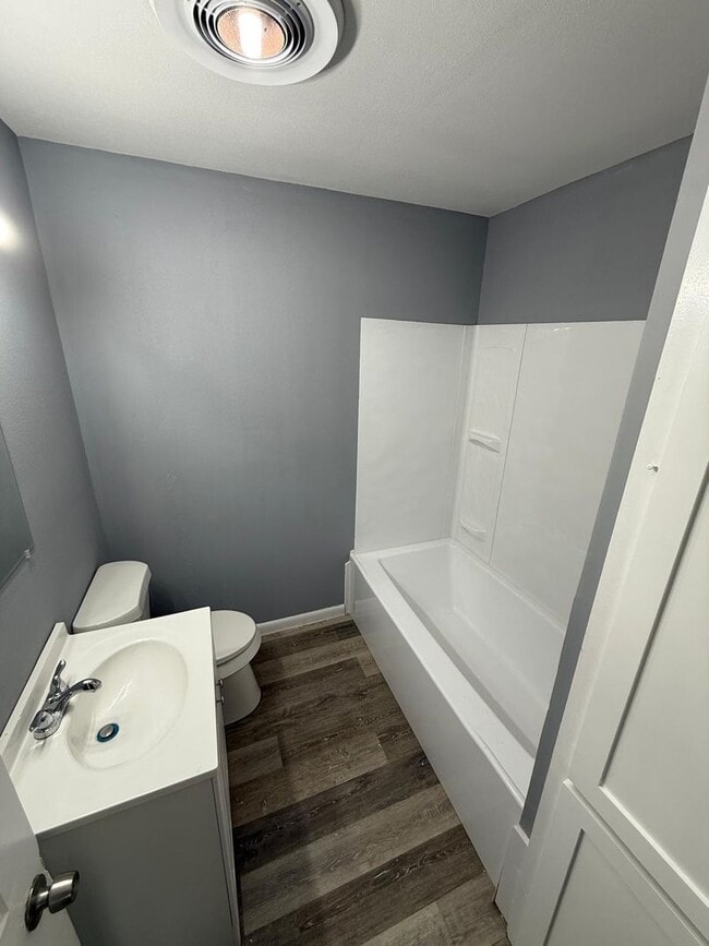 Building Photo - $0 First Month's Rent / $0 Deposit at Move-in