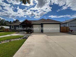 Building Photo - 1300 Bridle Way