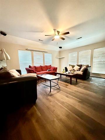 Building Photo - 2837 Del Largo Way