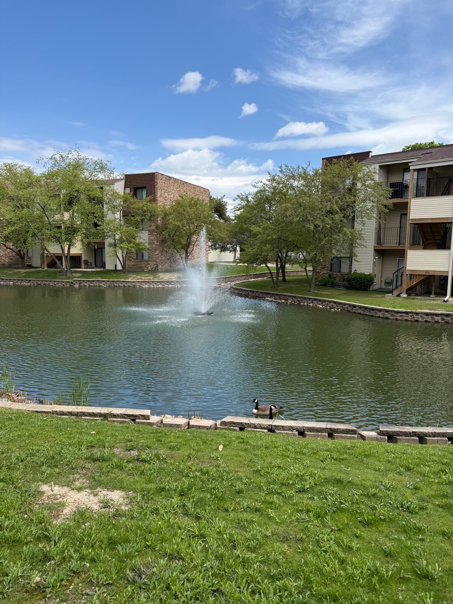 Building Photo - 170 S Waters Edge Dr