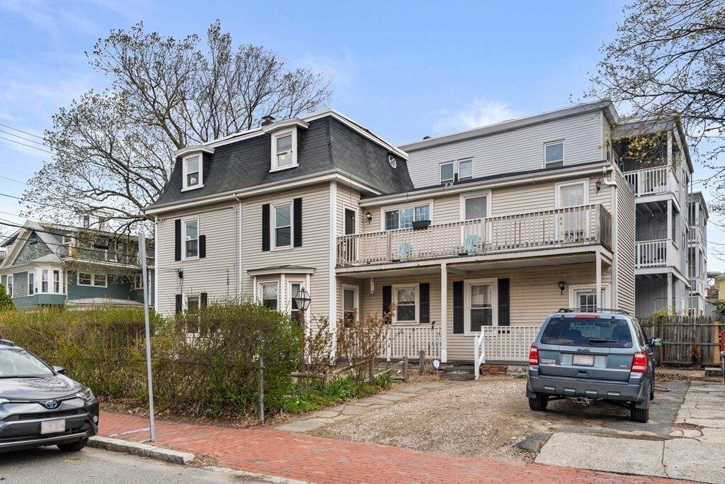 Building Photo - 68 Pleasant St