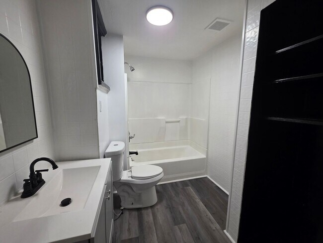 Building Photo - Newly Updated 2 bedroom 1 Bath House for rent!