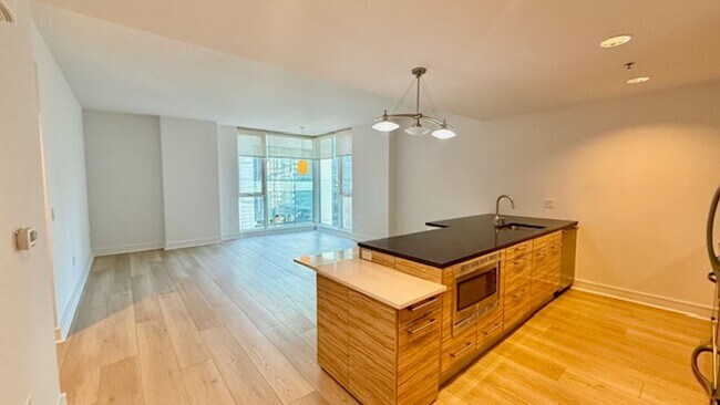 Building Photo - 2BR 2BA @ The BLU in SOMA/South Beach -AMSI