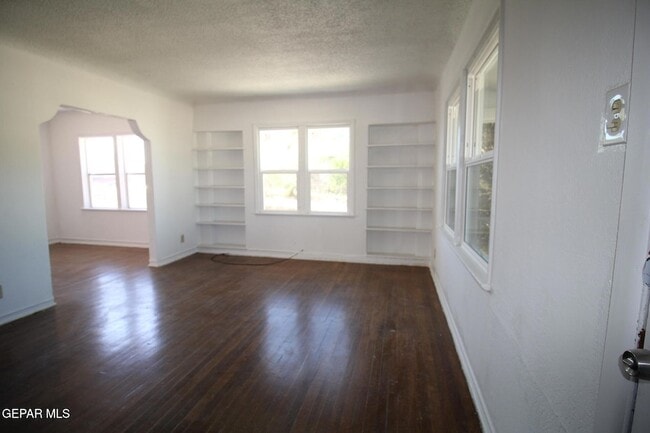 Building Photo - 3200 Richmond Ave