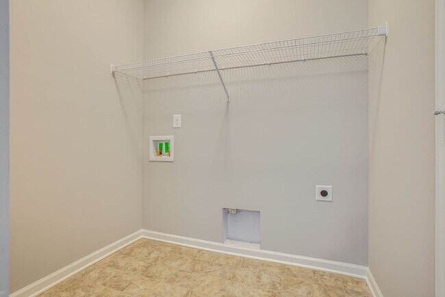 Building Photo - ***  COMING SOON!   ***  Stylish and comfo...