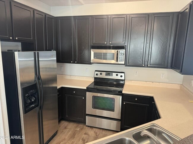 Building Photo - 446 N Alder Ct