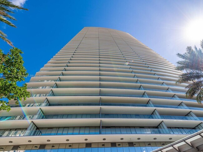 Building Photo - 18975 Collins Ave