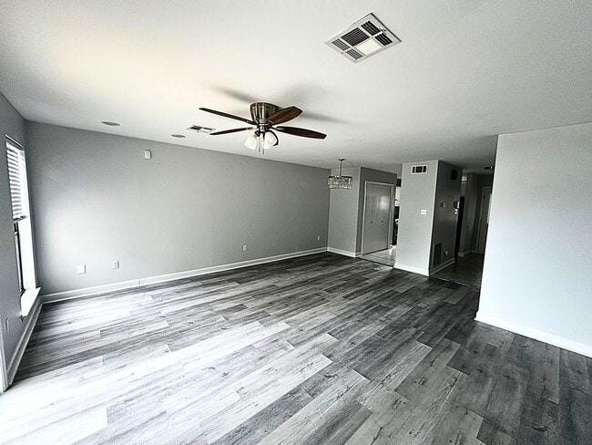 Building Photo - Fisherman's Delight