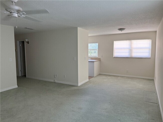 Building Photo - 31 Pine Arbor Ln