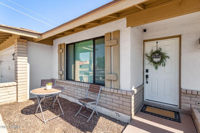 Building Photo - 5202 E Sheena Dr