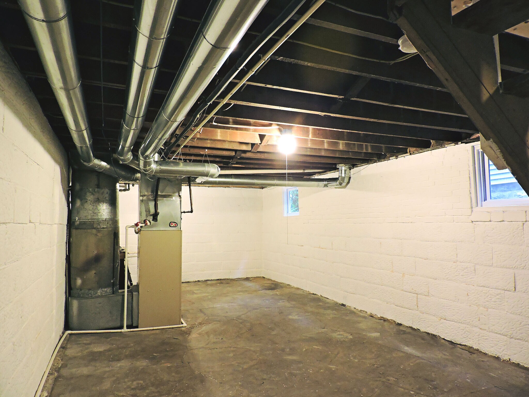 Building Photo - 113 W North Broadway St