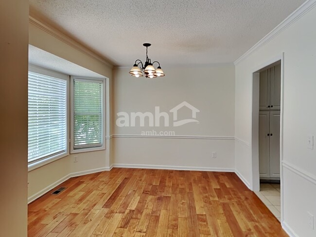 Building Photo - 502 Silver Maple Ln