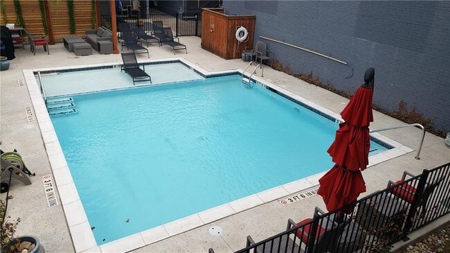 Building Photo - 909 Reinli St