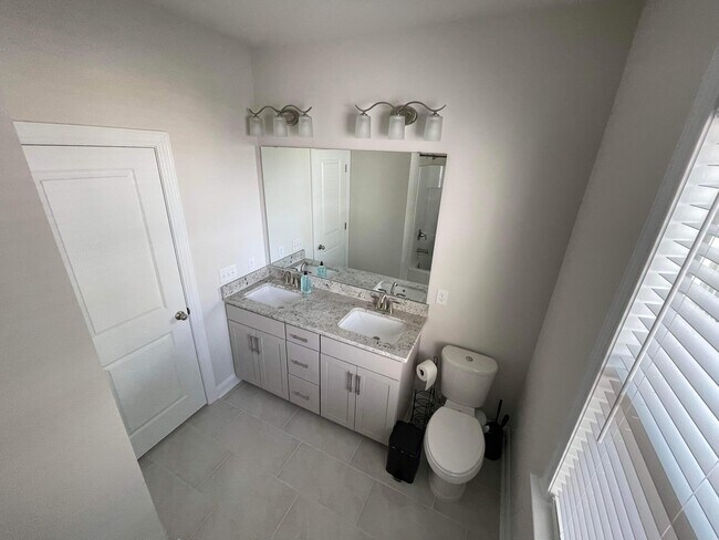 Building Photo - 489 Spring Hollow Dr
