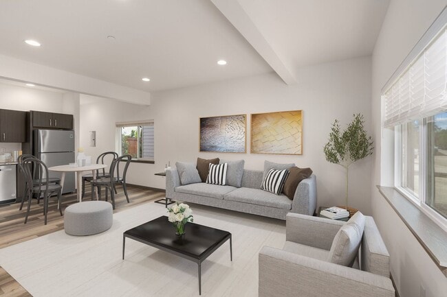Building Photo - Beautiful Spacious Two Bedroom Townhouse i...