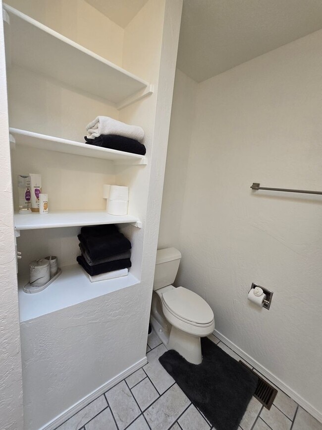 Building Photo - 2269RR-Upper Level