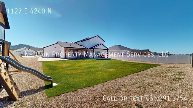 Building Photo - 1127 4240 N