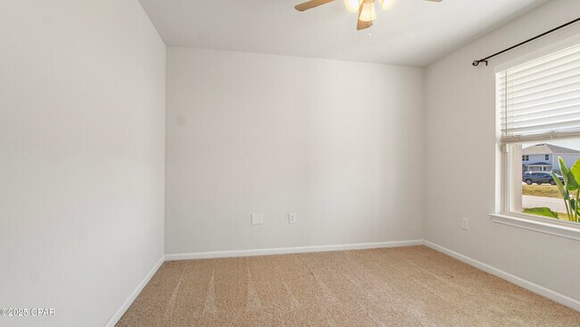 Building Photo - 4028 Silver Spur Rd