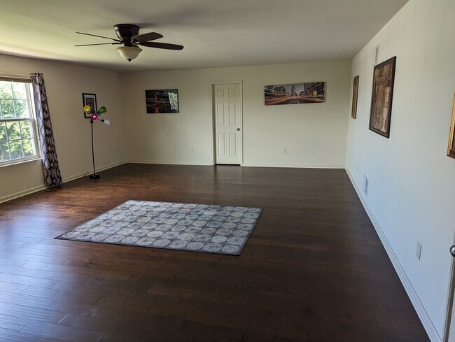 Building Photo - 5 Auction Dr