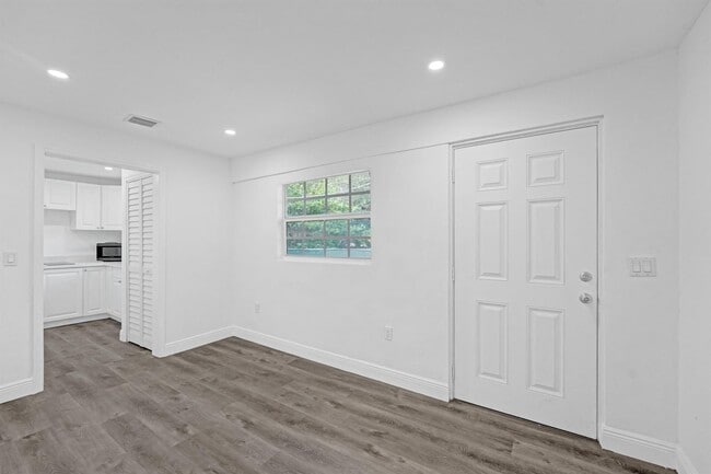 Building Photo - $1,995 435 NW 82ns Terrace Ter #2