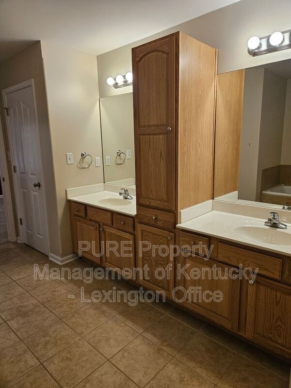 Building Photo - 321 Lebeau Dr