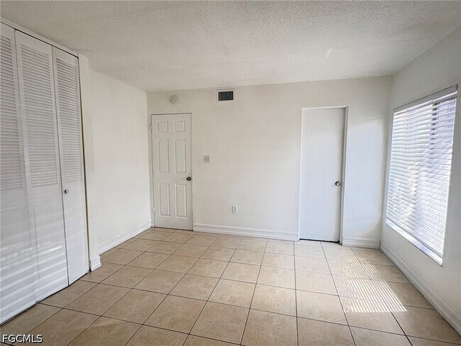 Building Photo - 1830 Maravilla Ave