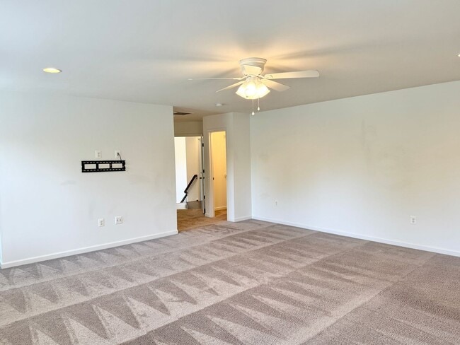 Building Photo - CLOSE TO BROOKE POINT VRE - LARGE ACREAGE HOME - STAFFORD- BASEMENT KITCHENETTE