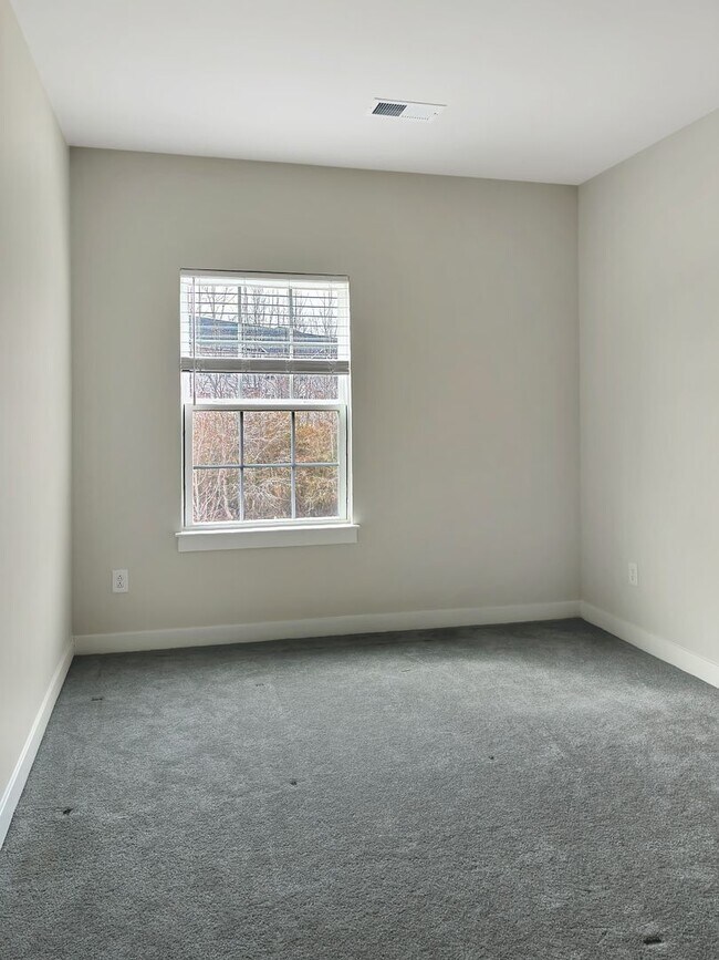 Building Photo - New and Modern Three Bedroom in Bon Air