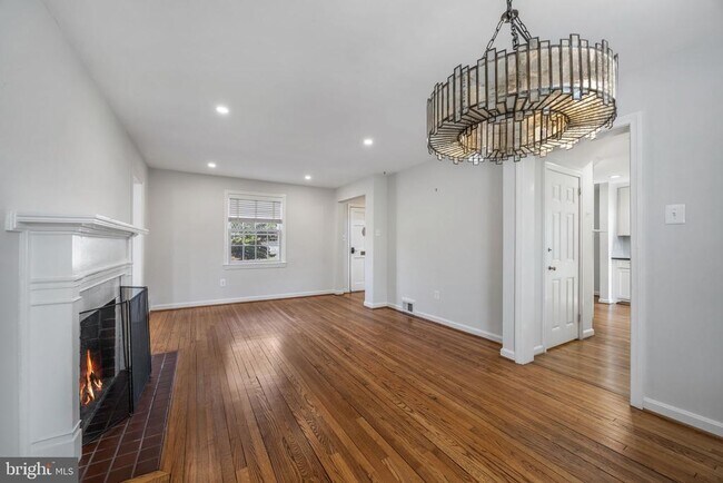 Building Photo - 2355 N Quincy St