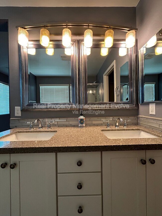 Building Photo - 2632 N 73rd Glen