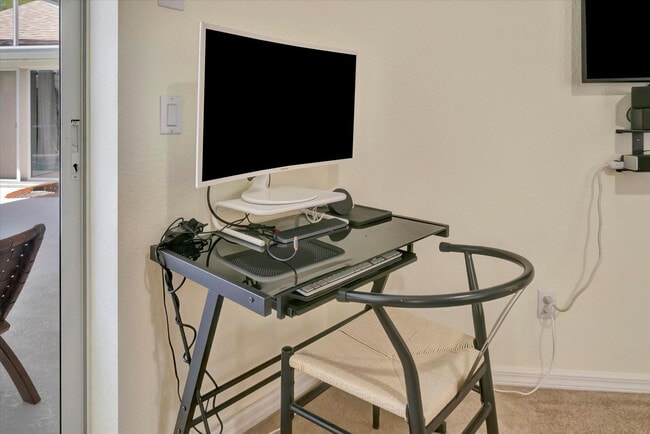 Building Photo - 19 Hoffer St