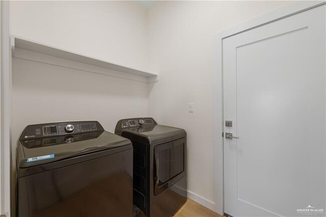 Building Photo - 44 N Trinity St