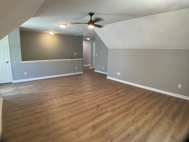 Building Photo - Absolutely Stunning Rare Rental in Hope Va...