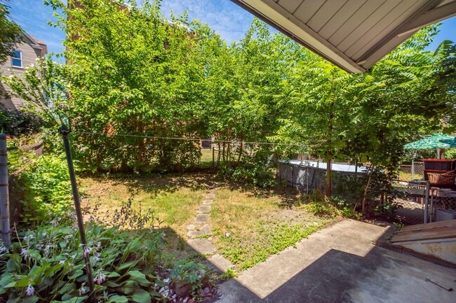 Building Photo - Stunning 3 bedroom home in Carrick availab...
