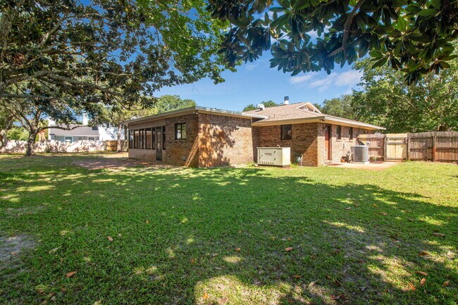 Building Photo - 6 Muskogee Ln